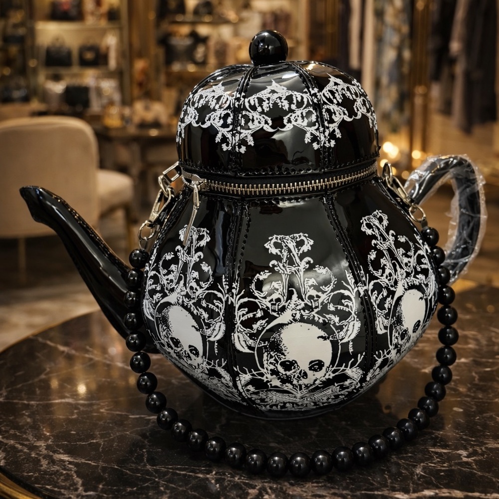 Black and White Skull Teapot Handbag